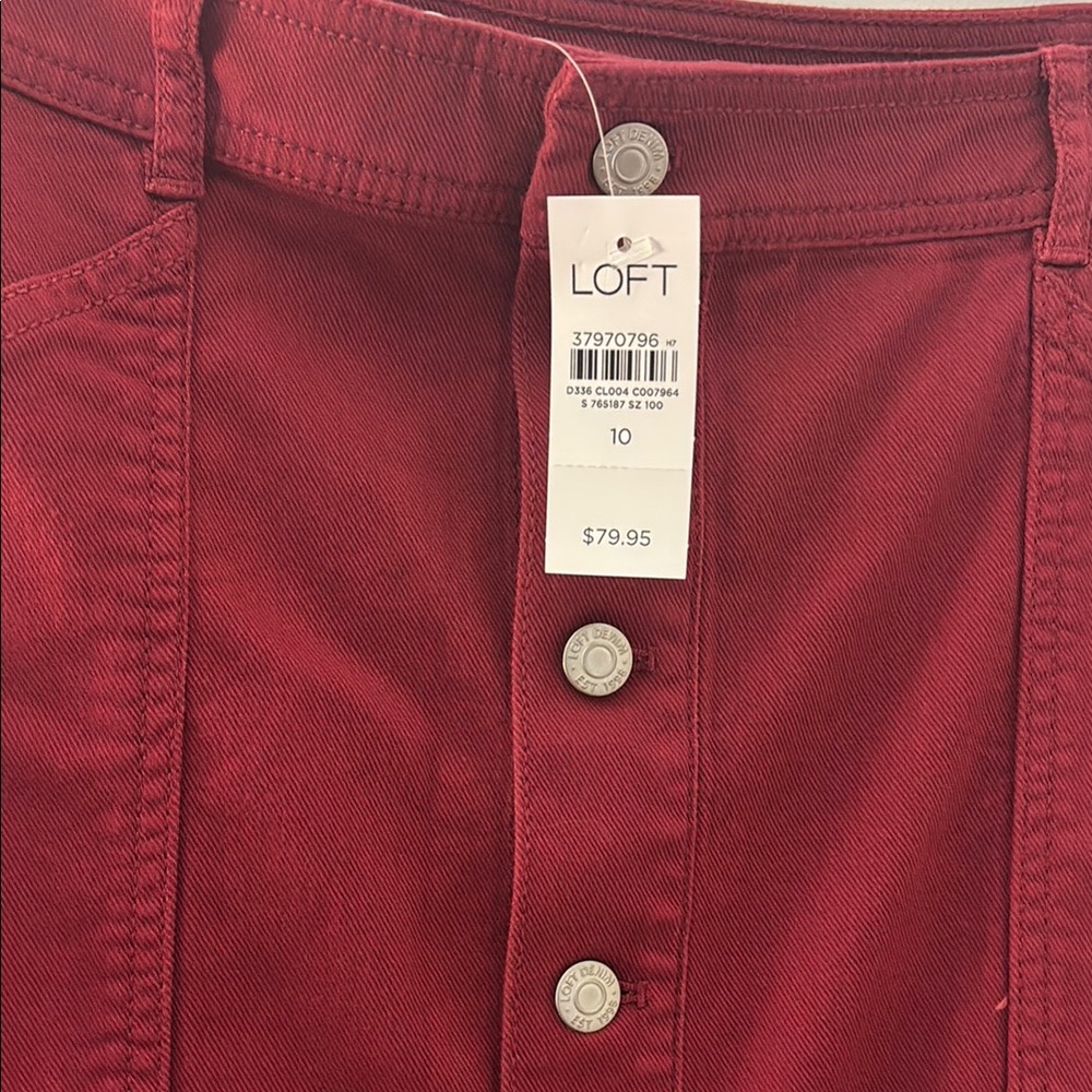 Red Button-Front Skirt - Picture 2 of 4